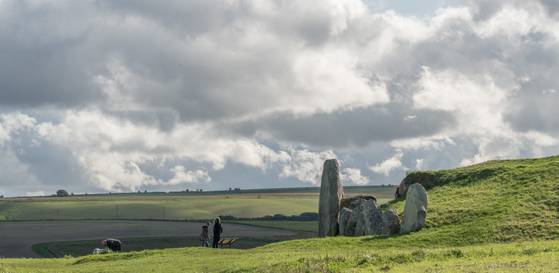 West Kennet Long Barrow credit GreatWestWay.co.uk