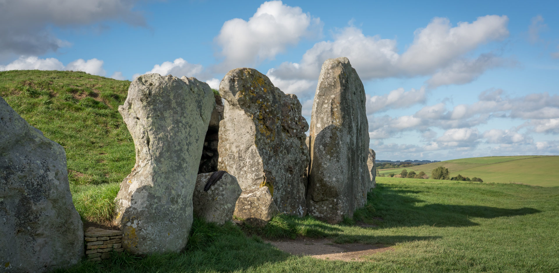 West Kennet long barrow 2 credit GreatWestway.co.uk